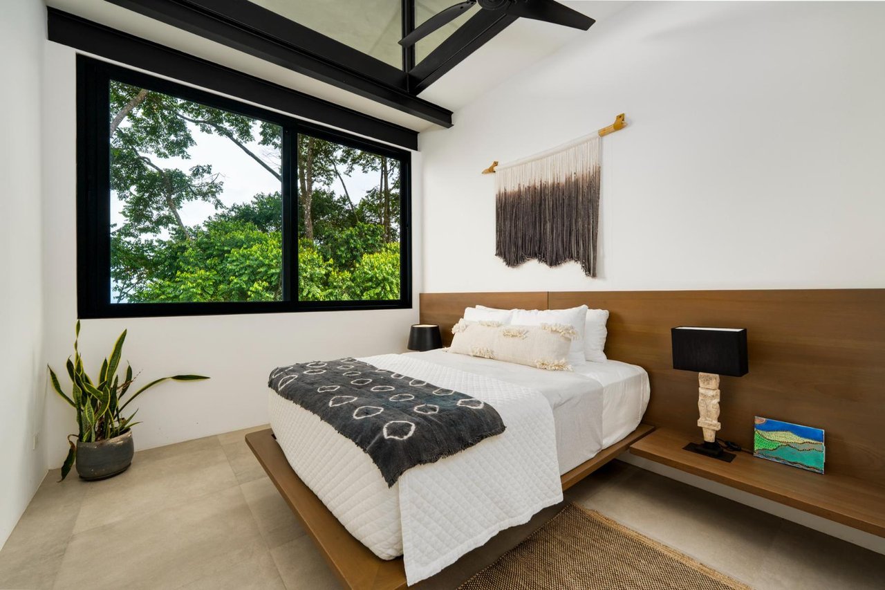 Architectural Whale Tail Villa, Dominical, Puntarenas