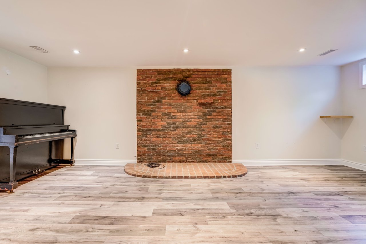 578 Rupert Ave
