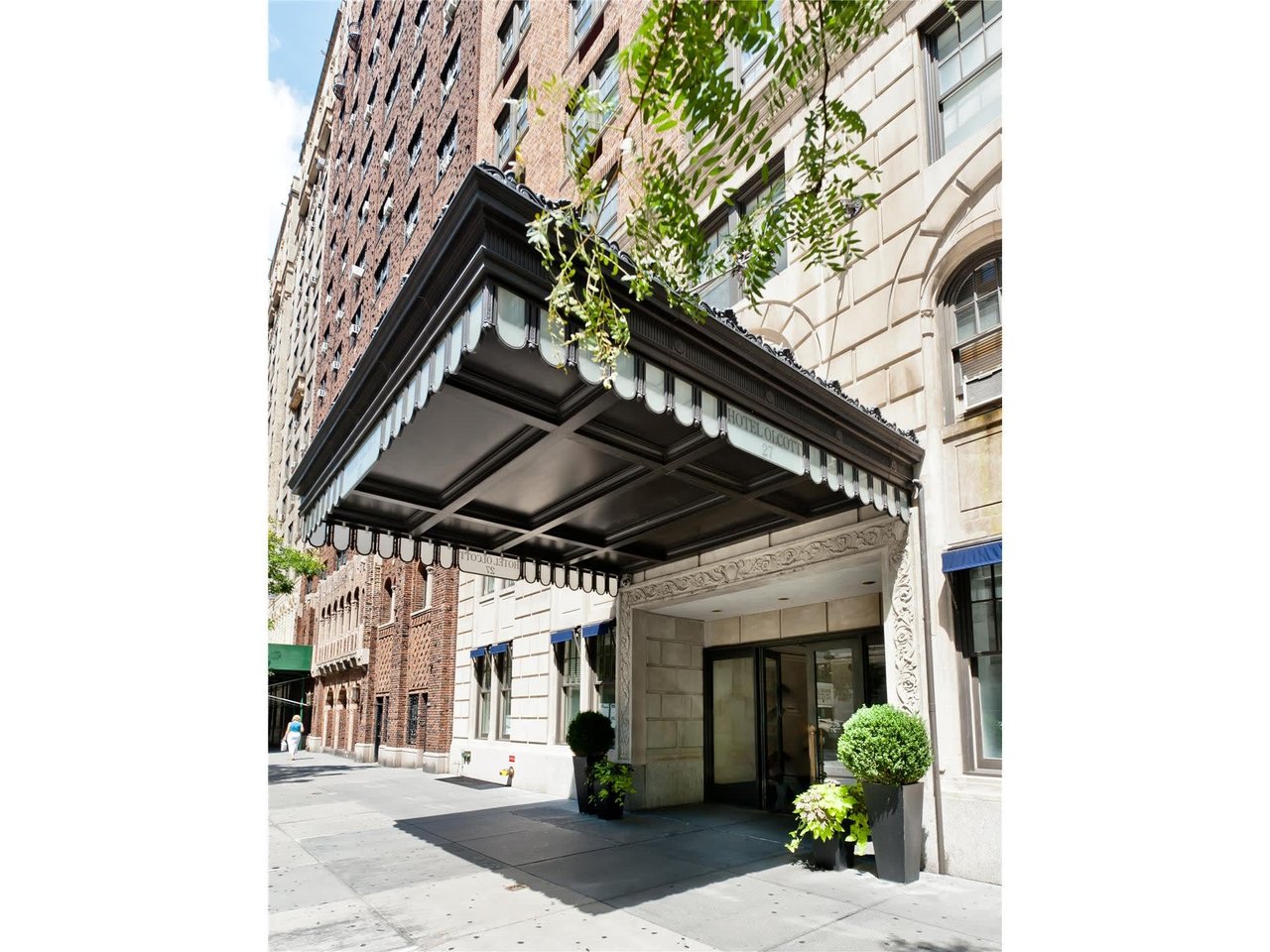 The Olcott, 27 West 72nd St, 214/215