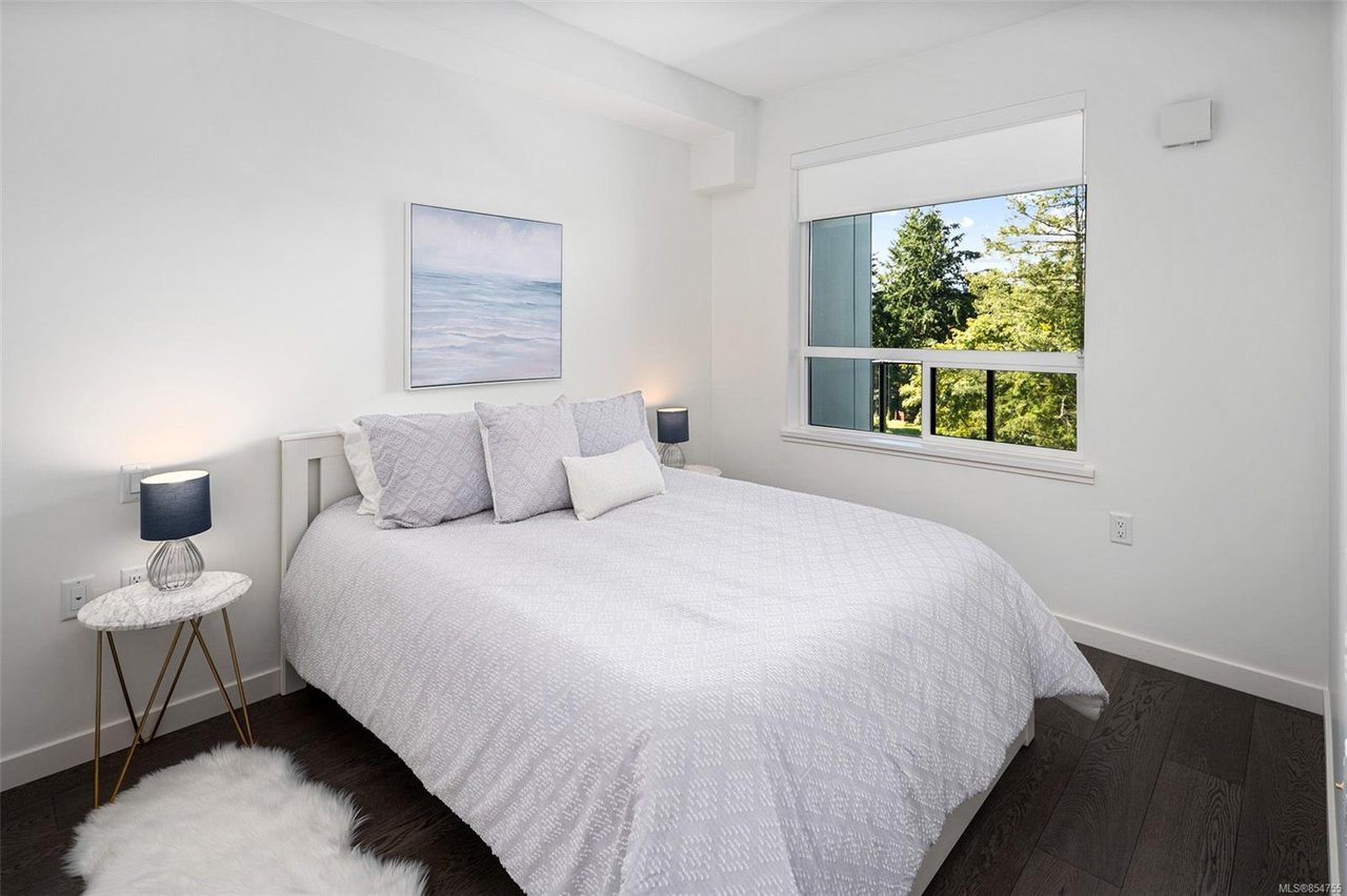 404-7162 W Saanich Rd