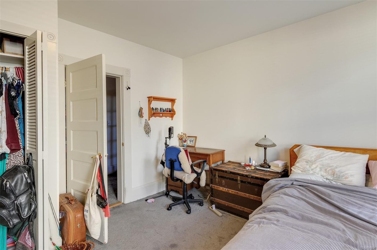 1335 Stanley Ave