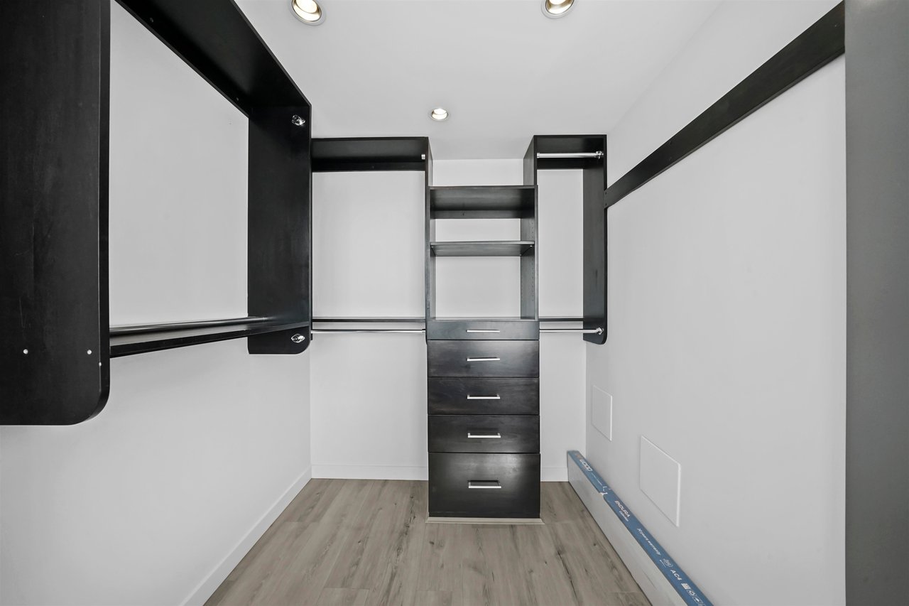 3905-188 Keefer Pl