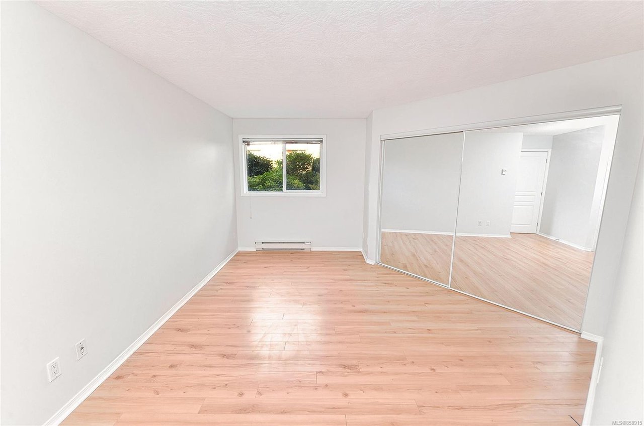 112-898 Vernon Ave, Saanich