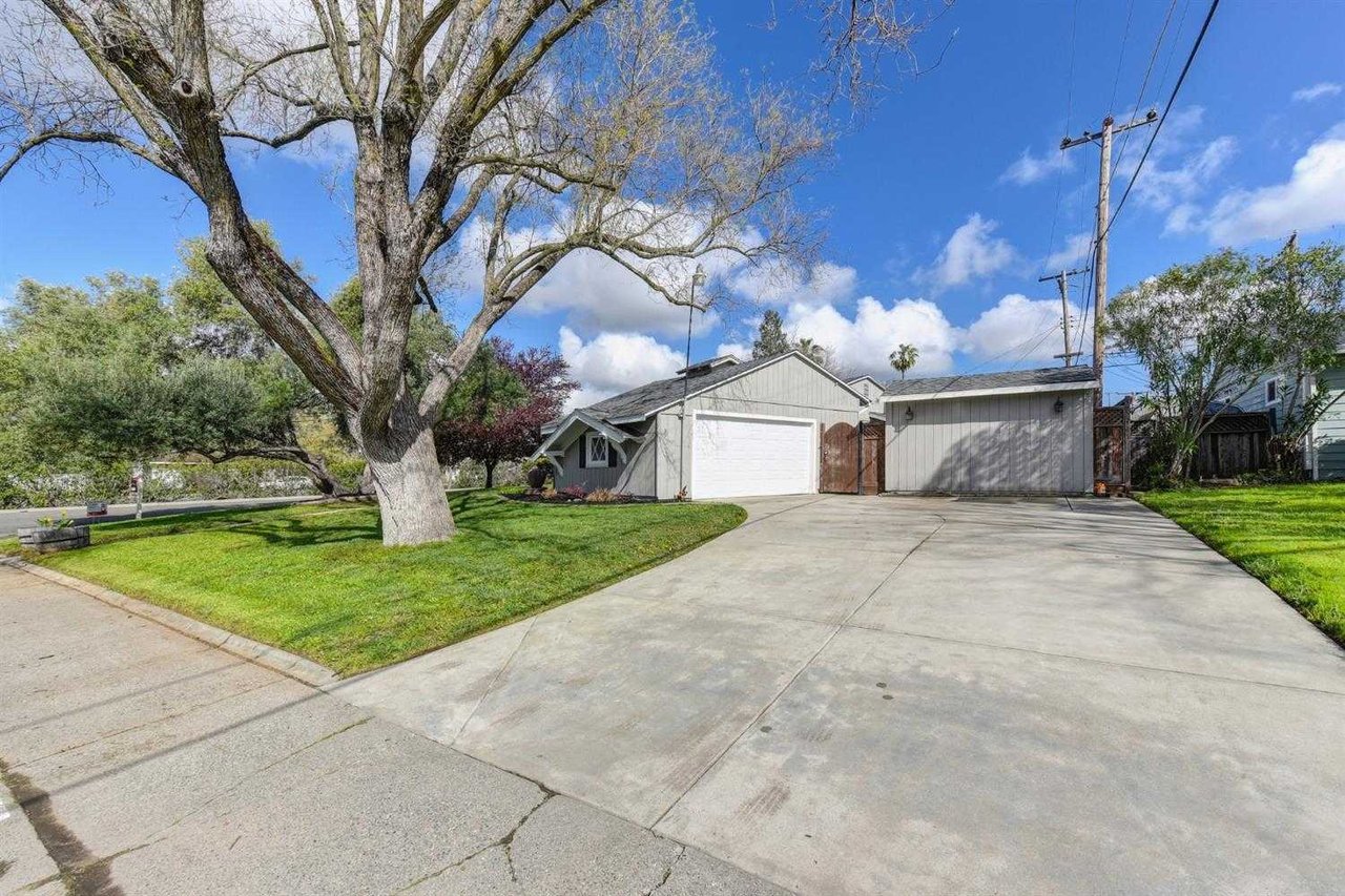 5901 Ashworth Way