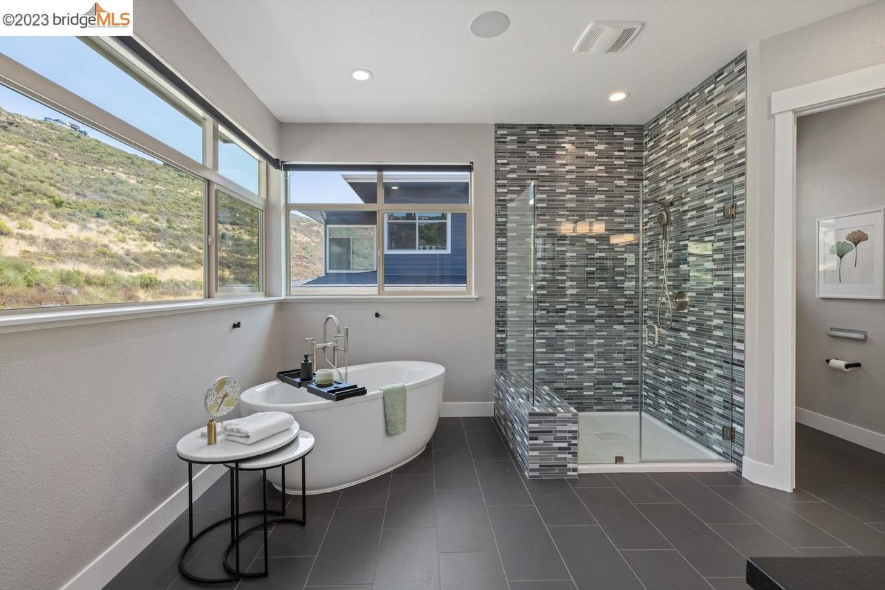 6731 Skyview Dr, Oakland, CA 94605