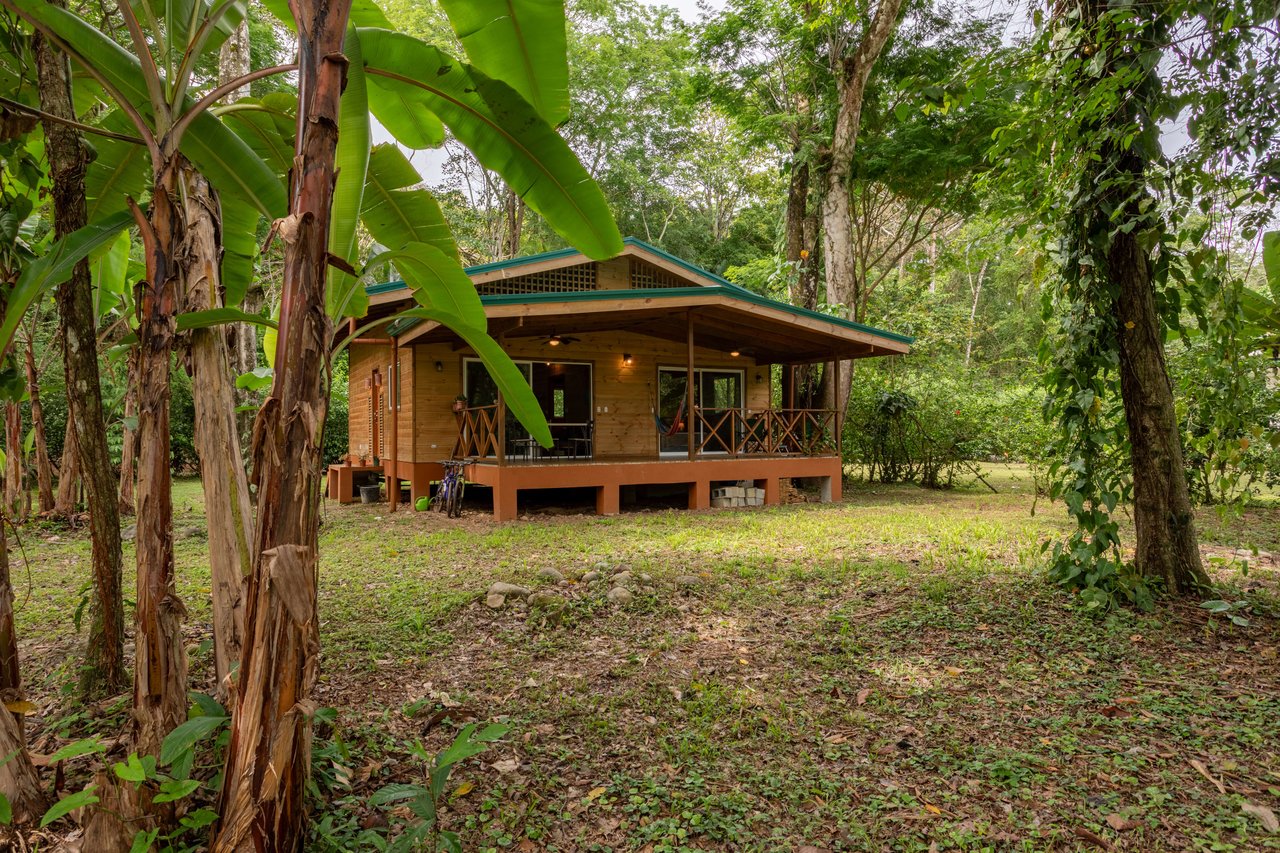 BARU RIVERFRONT HOME CLOSE TO THE BEACH IN DOMINICAL COSTA RICA