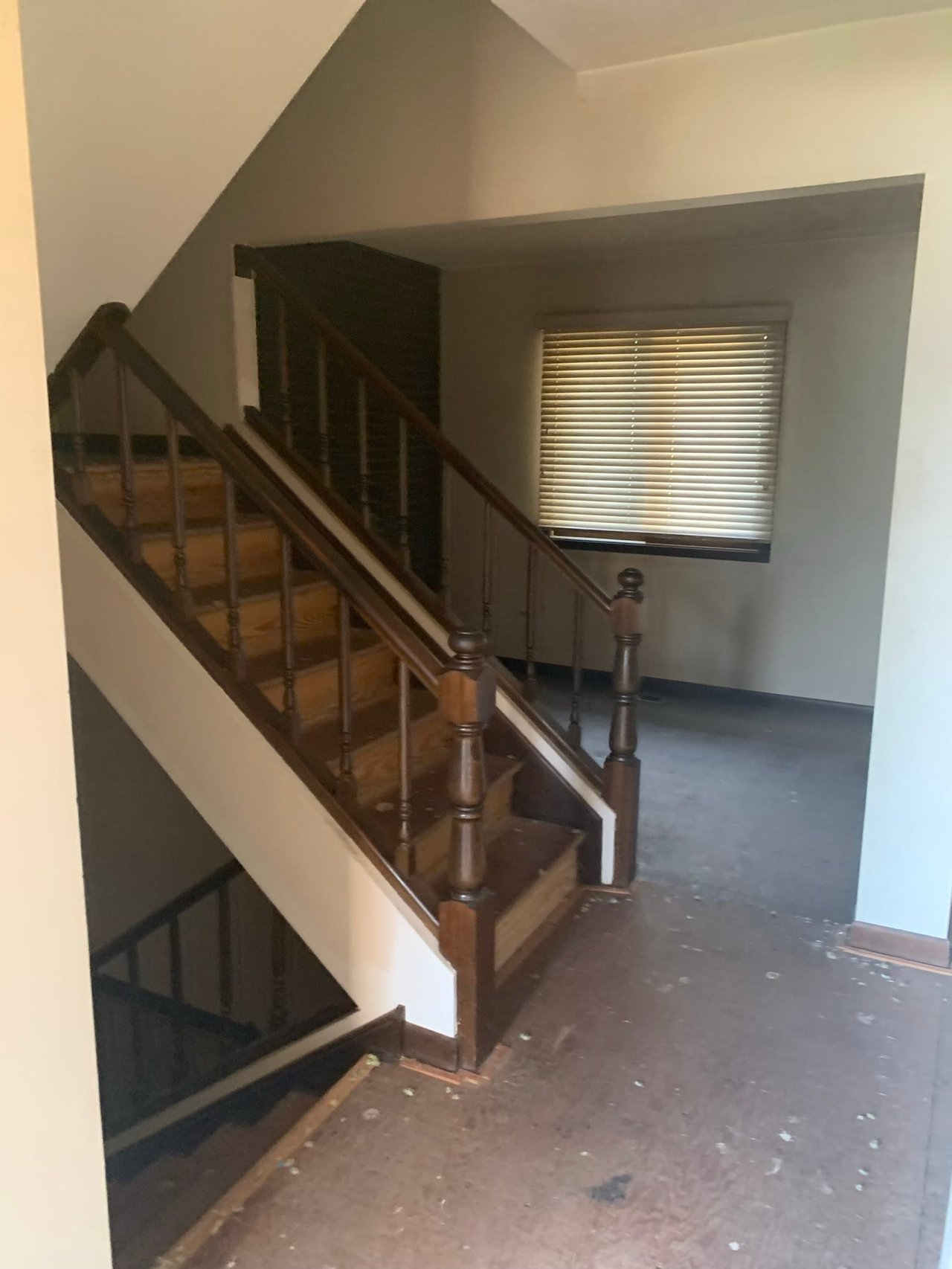 1506 Columbia Ct, Elk Grove Village, IL 60007