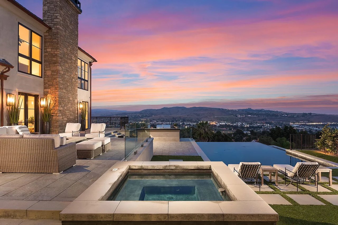 32275 Peppertree Bend