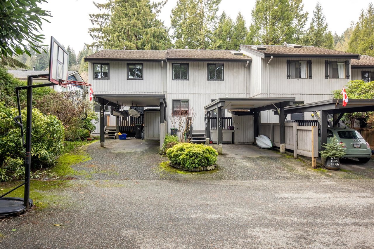2060 Deep Cove Cres