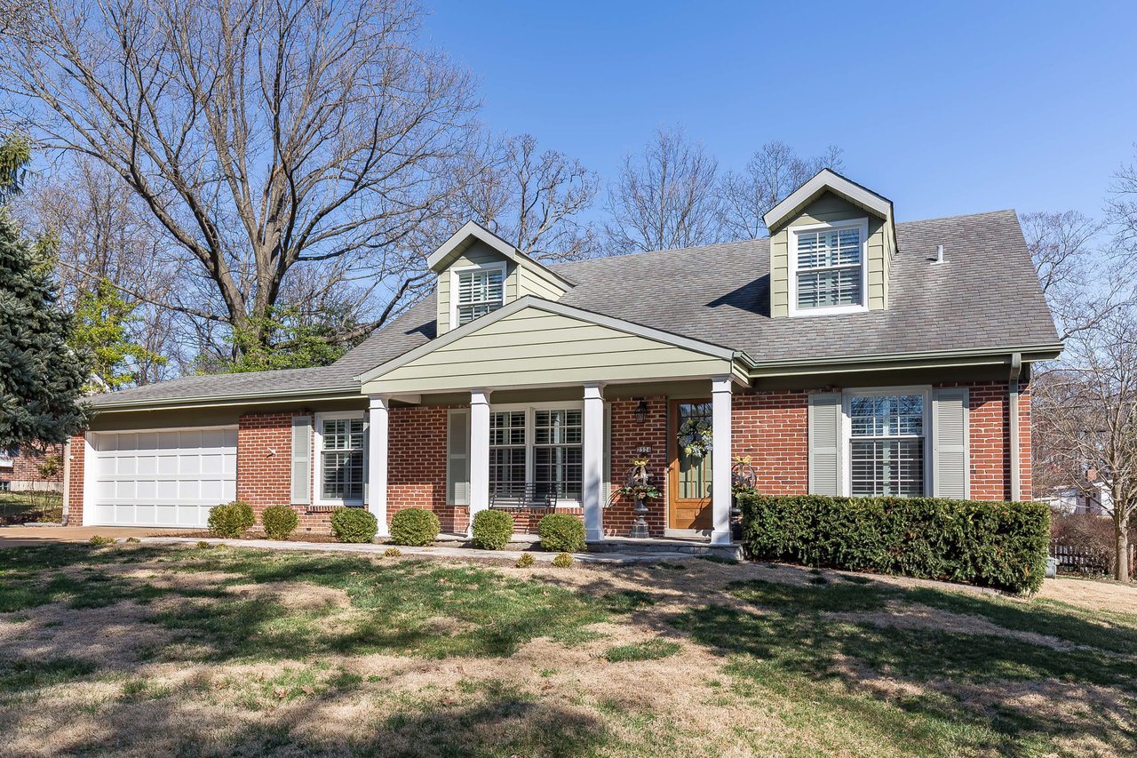 Darling 1.5 Story Home in Crystal Lake Park