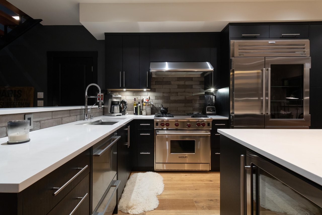 215 W 17th St