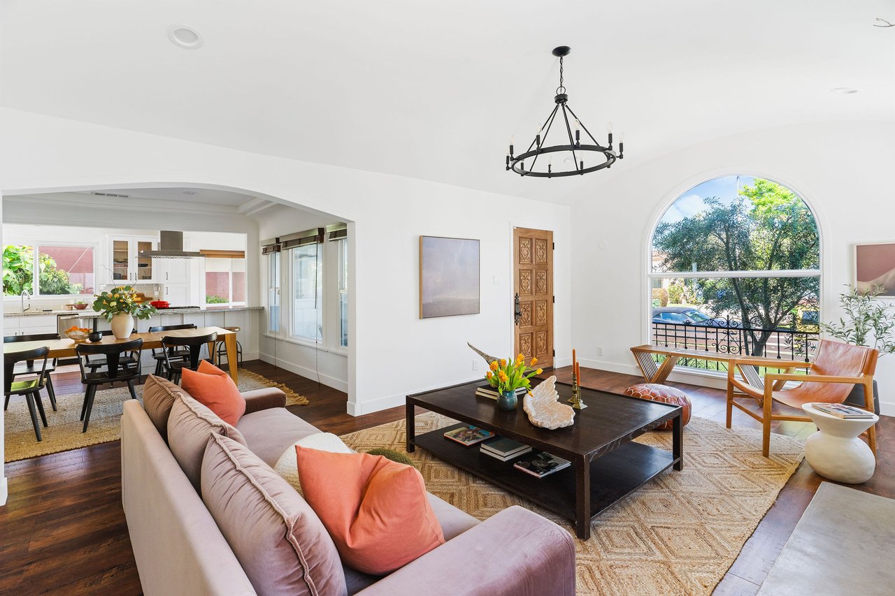 2112 S Mansfield Ave, Mid Los Angeles