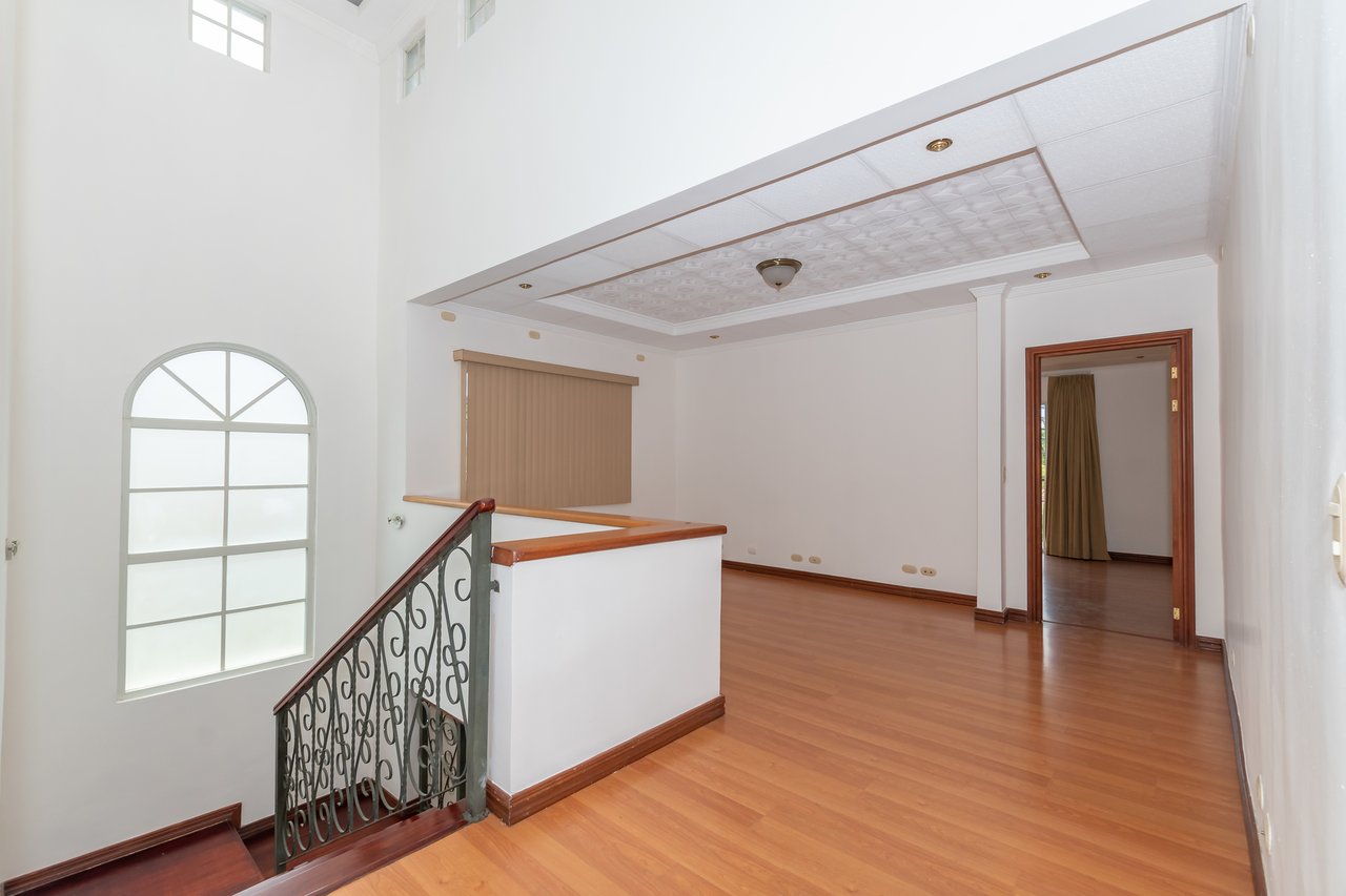 Colonial Gated Community Villa, Curridabat, San Jose