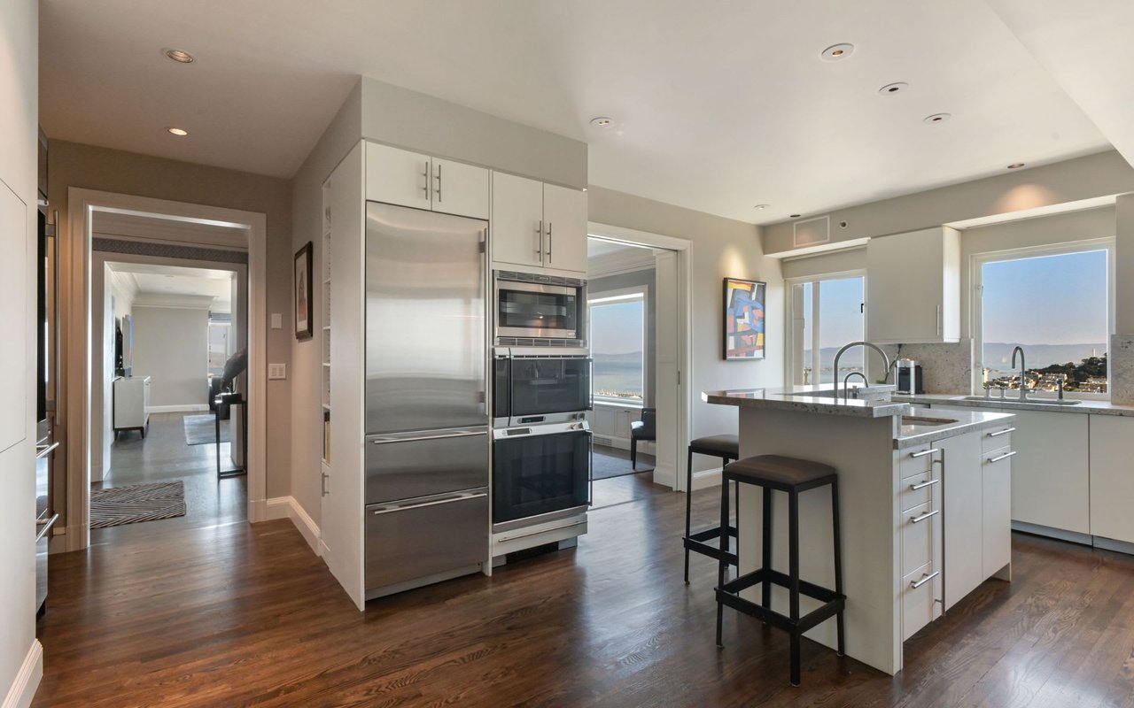  Prestigious Half Floor Apartment on Russian Hill