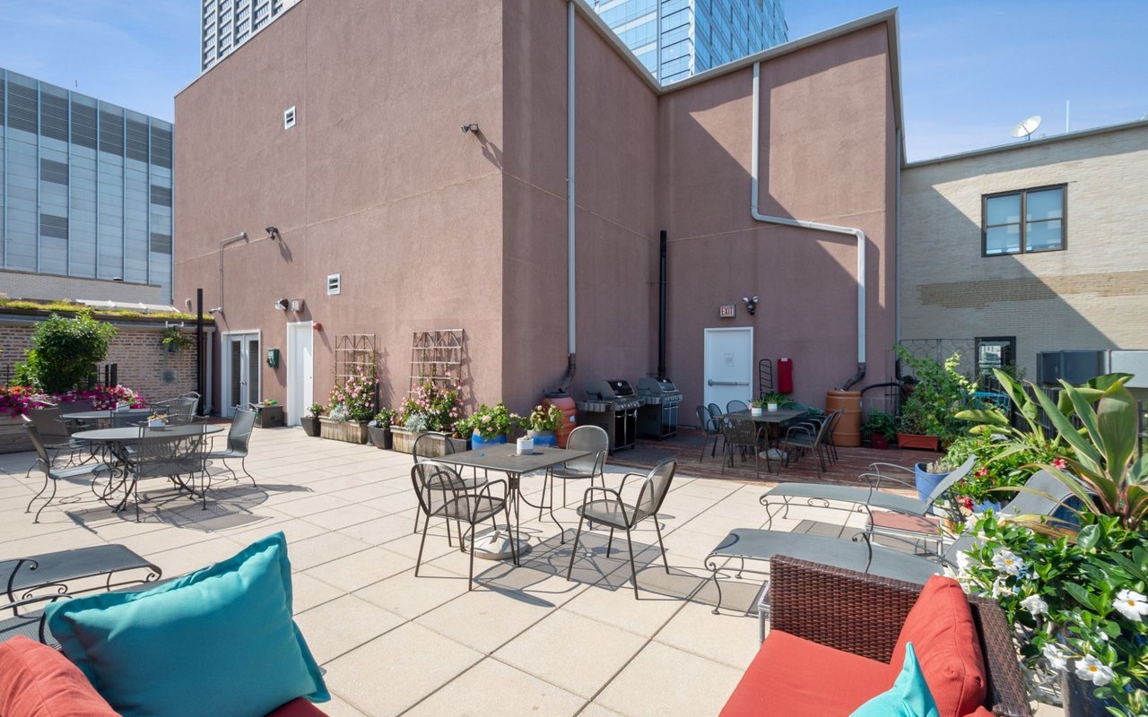 8 W Monroe St, #1603