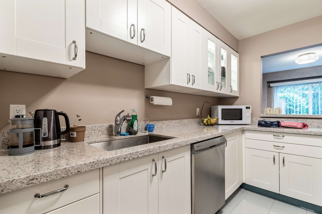 Glen Abbey townhome on lush ravine