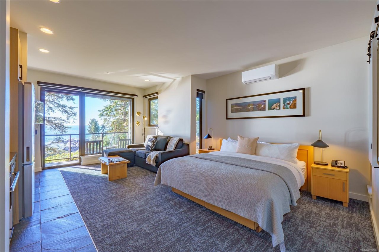 1402-596 Marine Dr