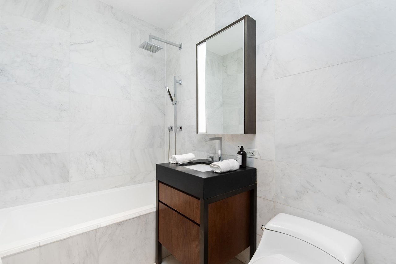 75 Wall Street, Apt 31-E