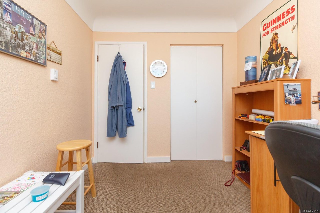 872 Old Esquimalt Rd