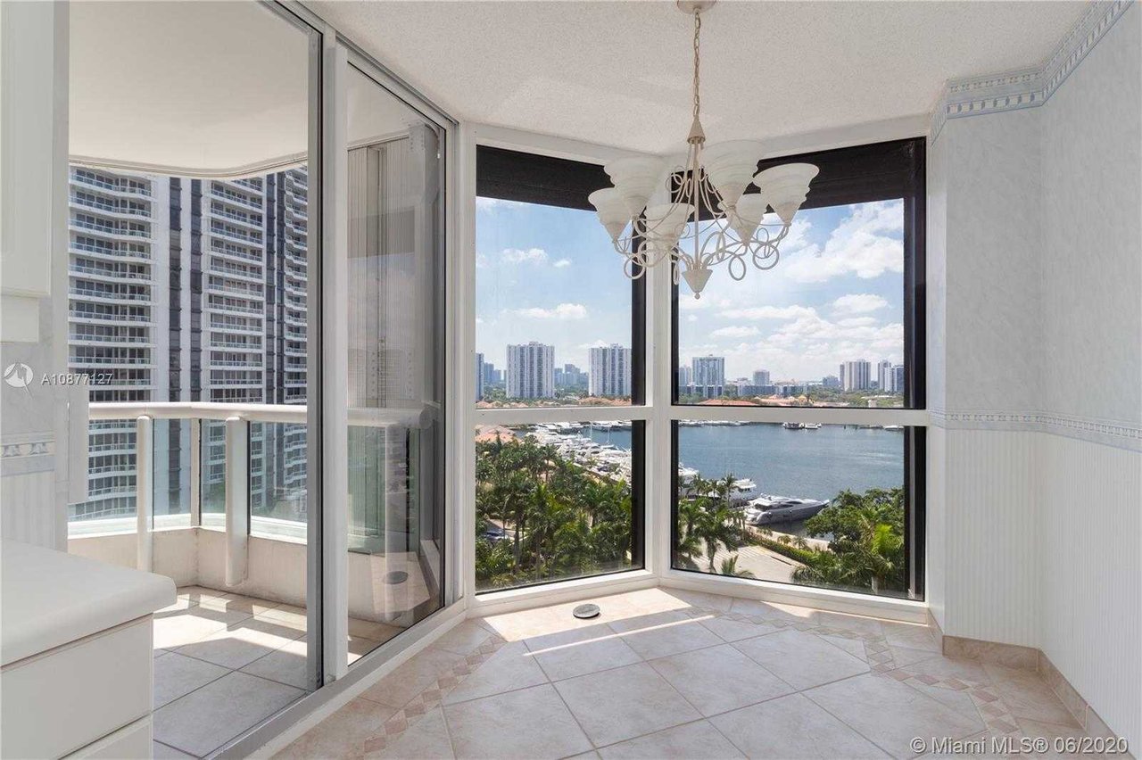 21205 Yacht Club Dr Unit 1106