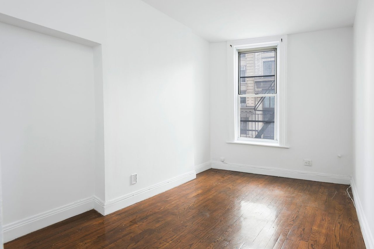 240 Lafayette Street Unit: 3