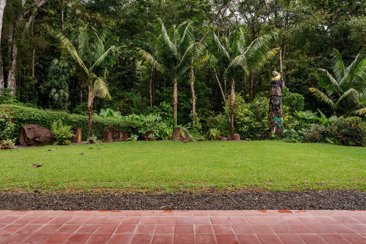Solar Powered Ocean View Estate, Dominical, Puntarenas