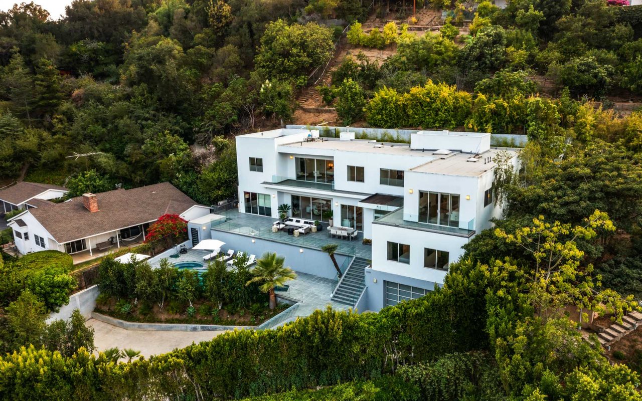 Travis Modern Mansion - Brentwood