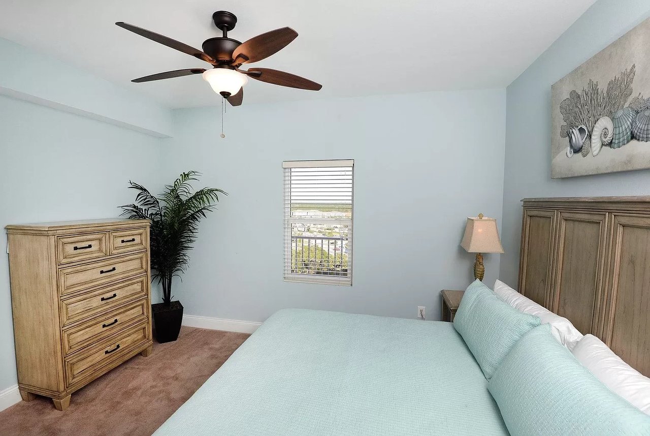 9860 S Thomas Drive Unit 1015