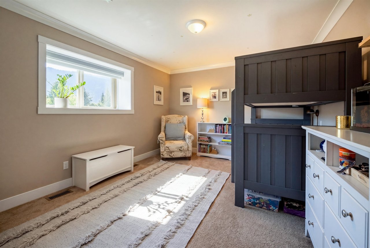 1422 Maple Cres