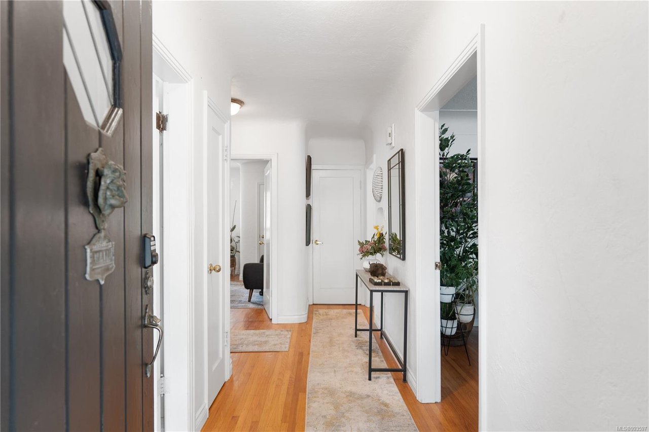 1080 San Marino Cres, Saanich