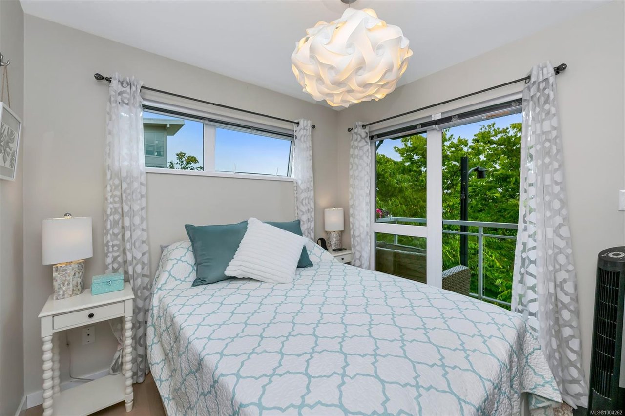 208-787 TYEE Rd, Victoria