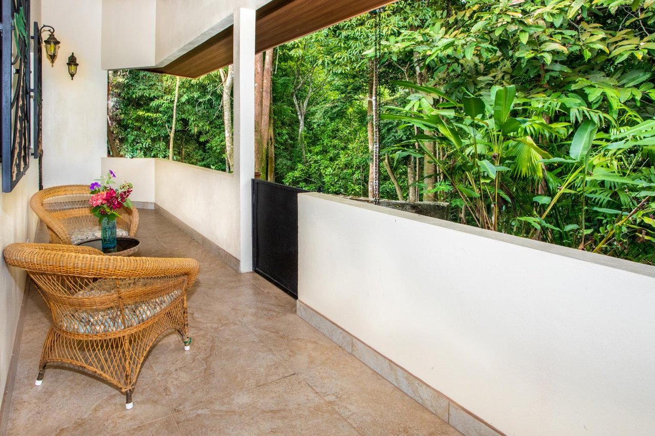 Incredible 7,000 Ft2 Ocean View Home With 200 Acre Reserve!