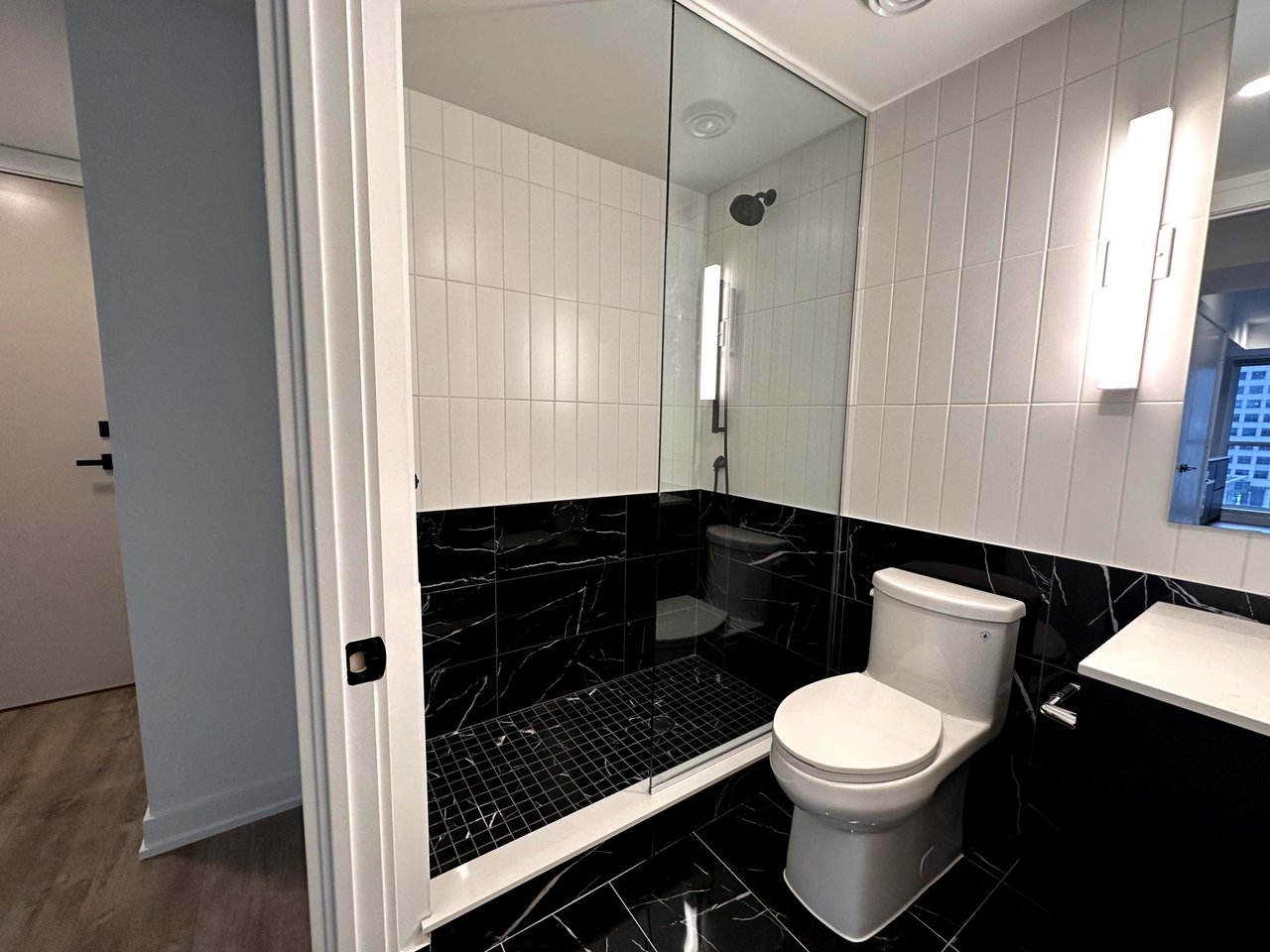 327 King St W, Unit 707