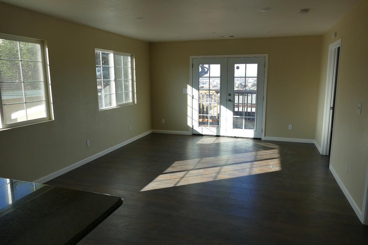 1077 Amador Ave