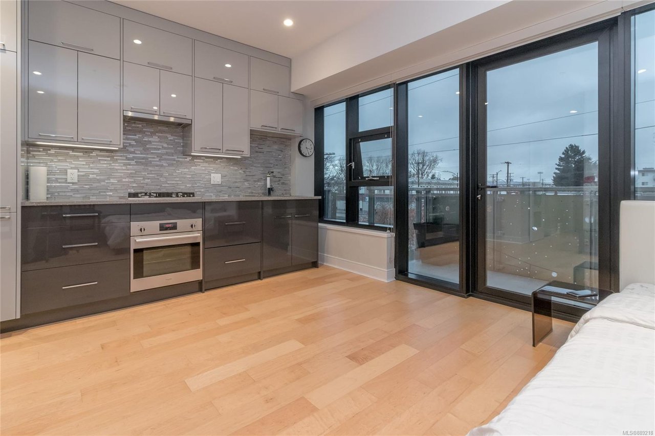 N302-1105 Pandora Ave