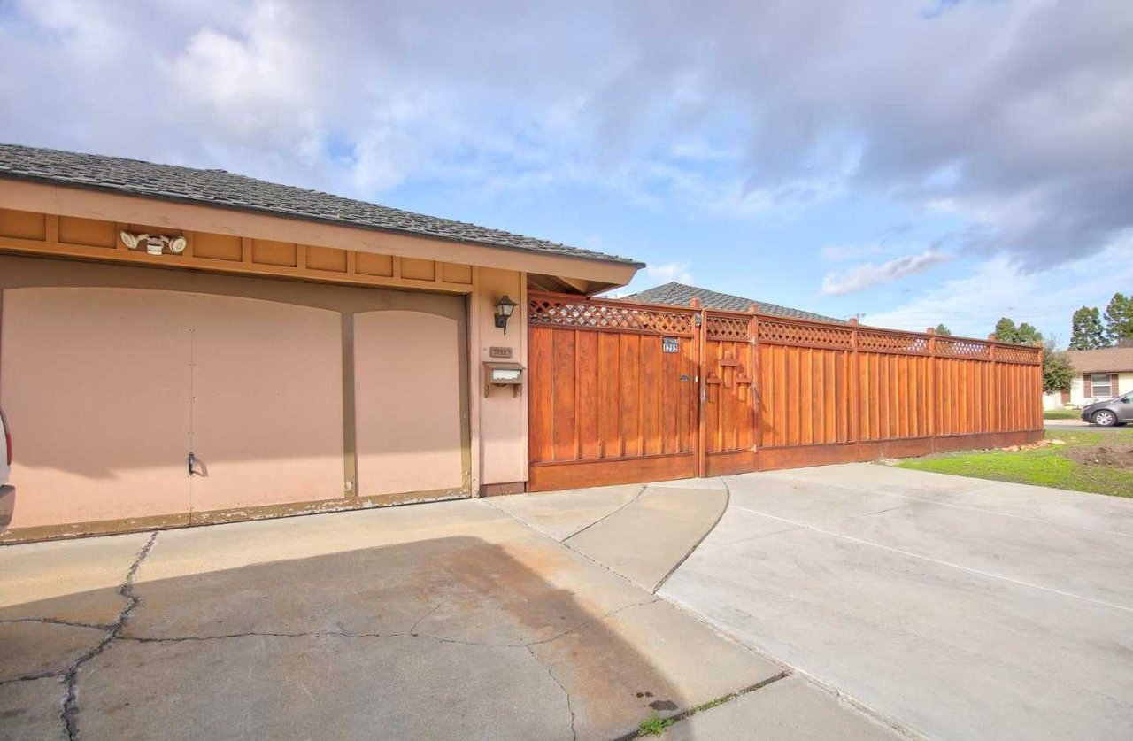 1212 Los Olivos DR