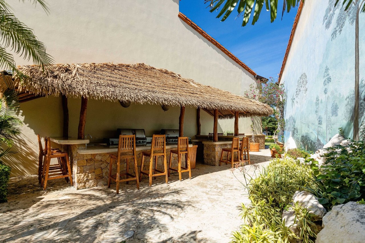 Modern Beachfront Corner Condo, Flamingo, Guanacaste