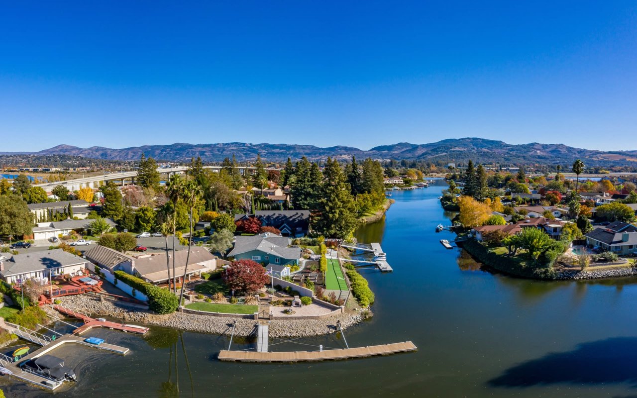 waterfront houses with boat docks in River Park Estates