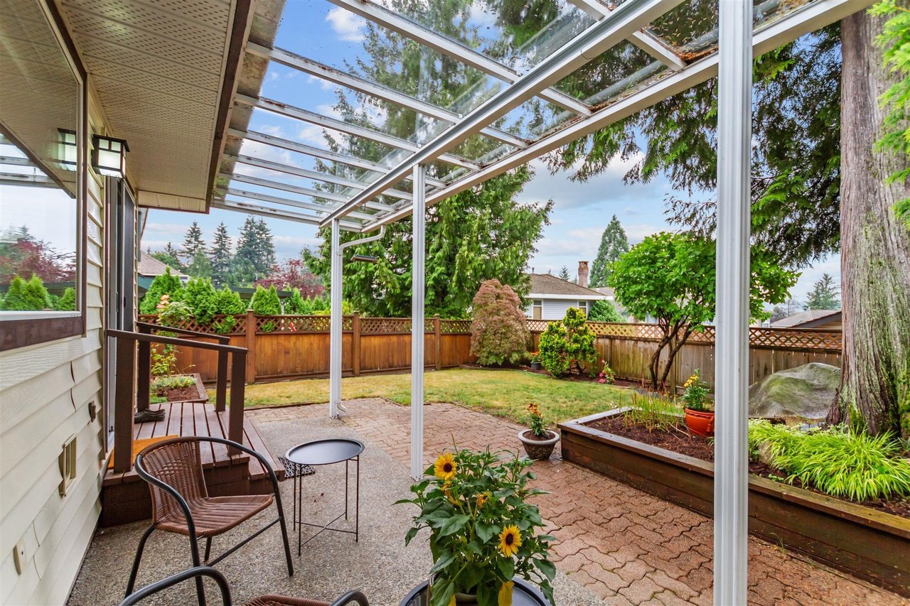 15 Ravine Dr