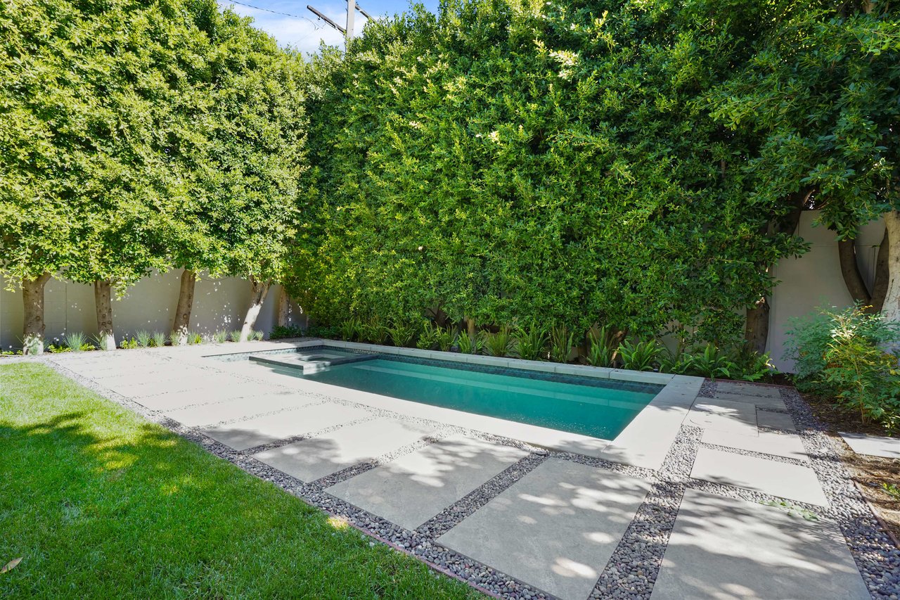 1520 N Sierra Bonita Ave, Sunset Square