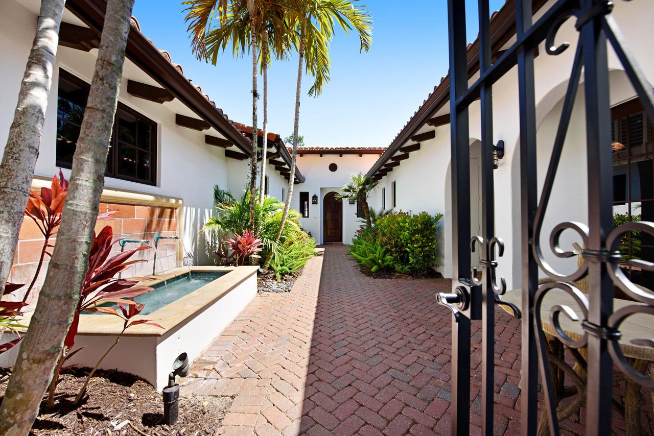 10838 Est Cortile CT
