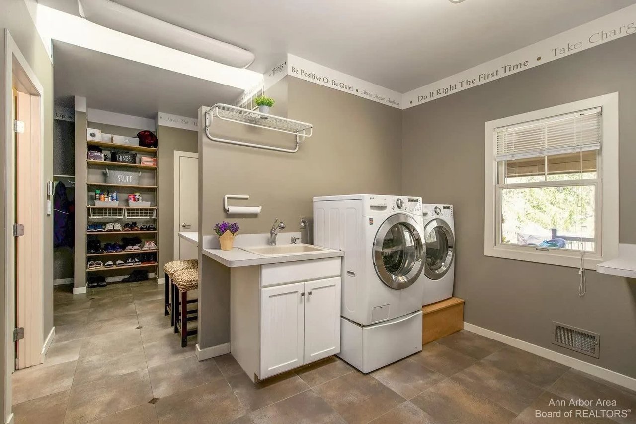 2566 Thornapple Drive, Ann Arbor, MI 48103
