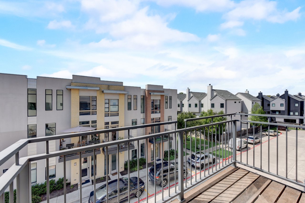 Modern 1/1 Condo in Vibrant South Austin for Lease!