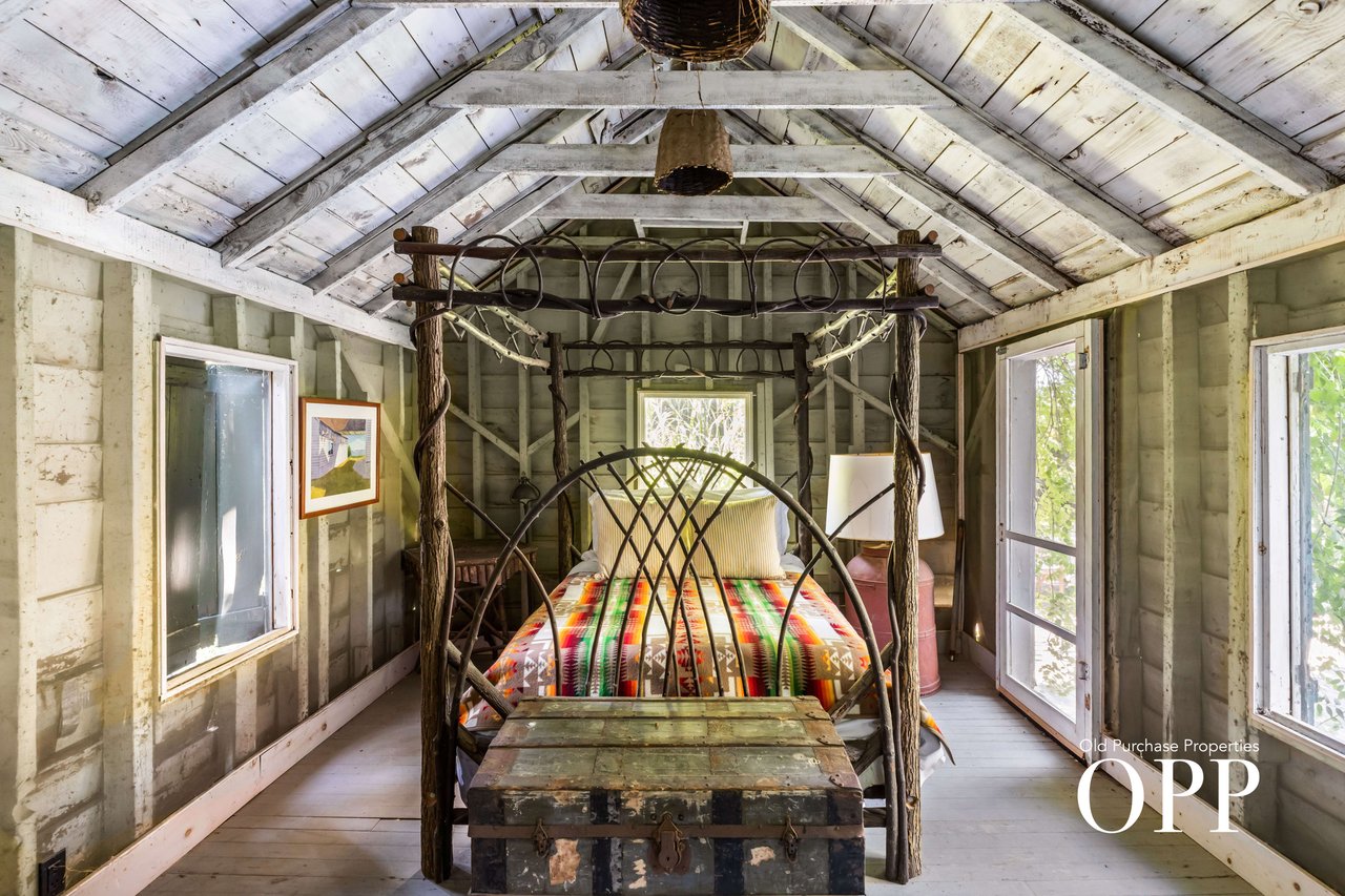 AN EXQUISITE CARRIAGE HOUSE