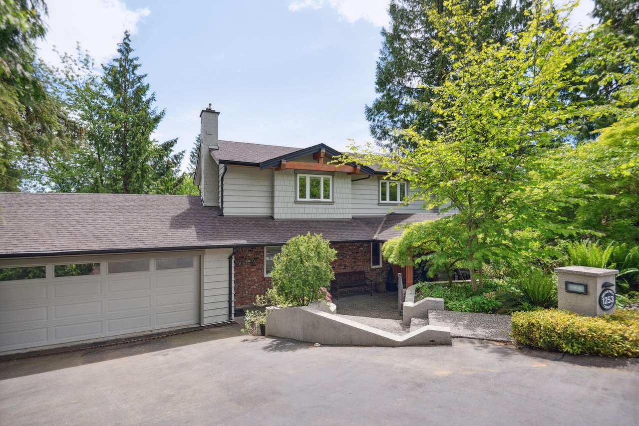 1253 Bracknell Cres
