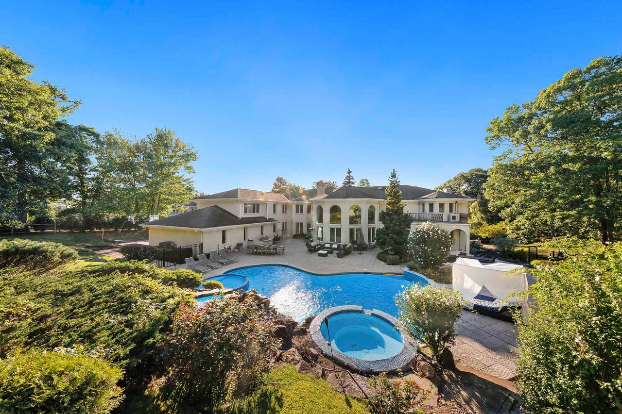 14 E Hill Ct, Cresskill