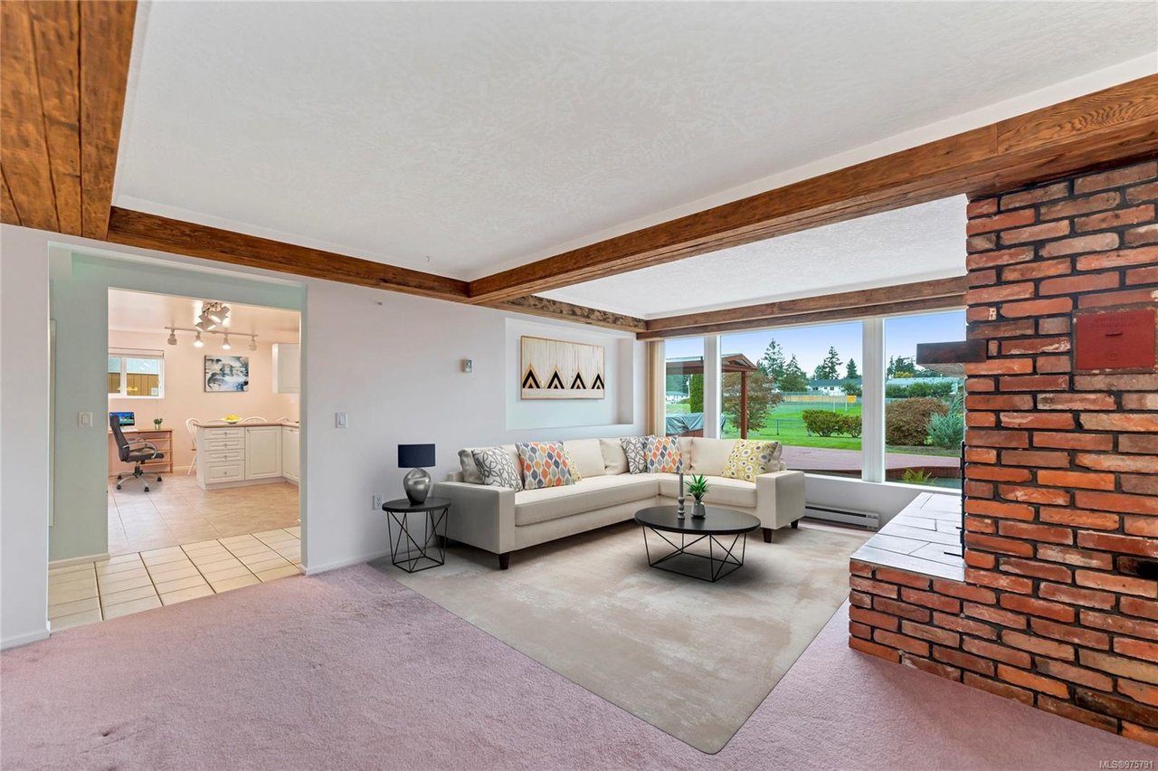 562 Baker St