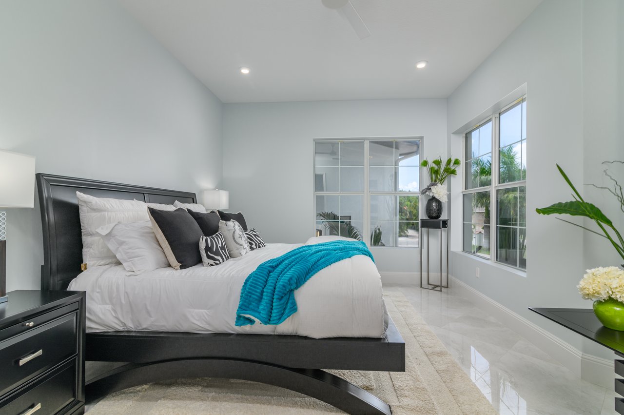 500 Ketch Lane, Country Club Shores, Longboat Key
