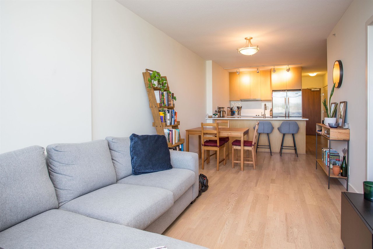 512-251 E 7th Ave