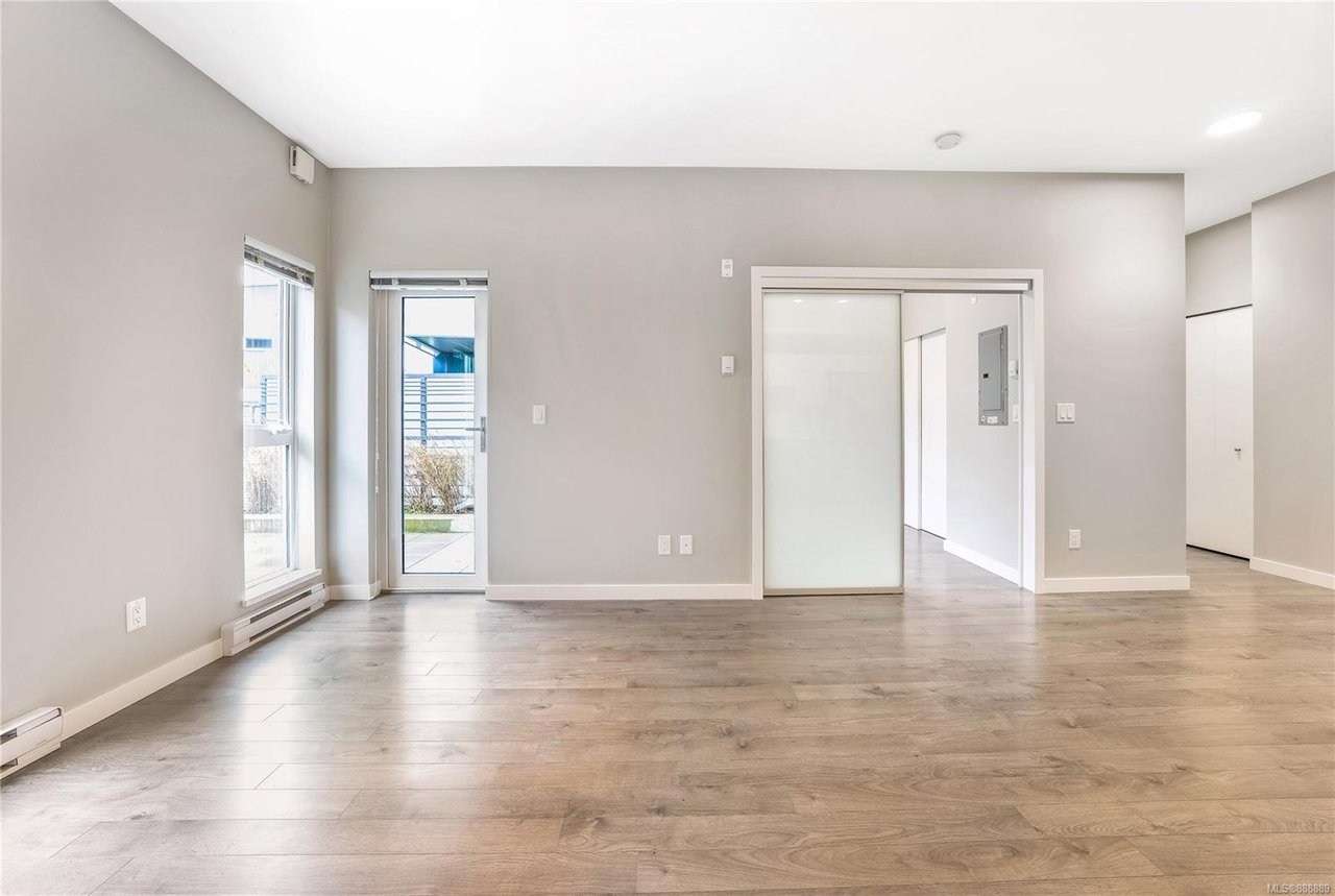 210-767 Tyee Rd